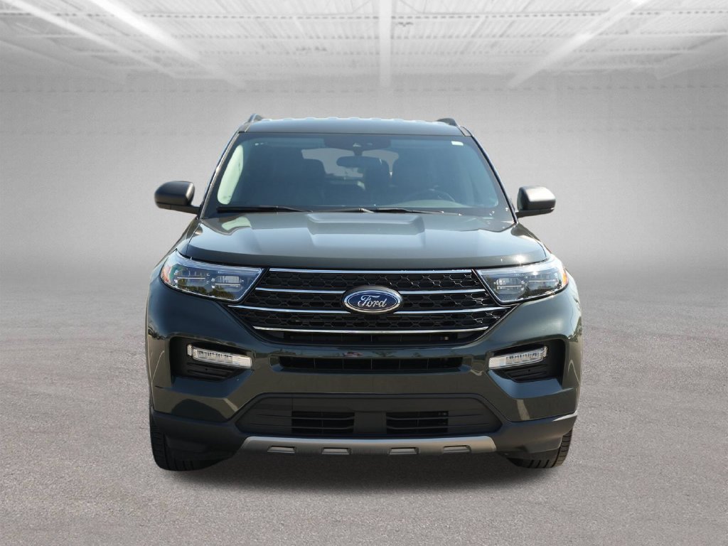 Used 2024 Ford Explorer XLT w/ Equipment Group 202A AWD/4WD image 2