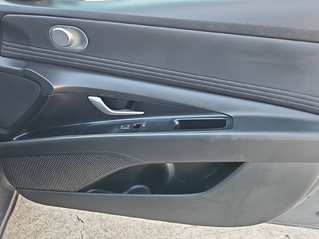 Used 2025 Hyundai Elantra SEL FWD image 30