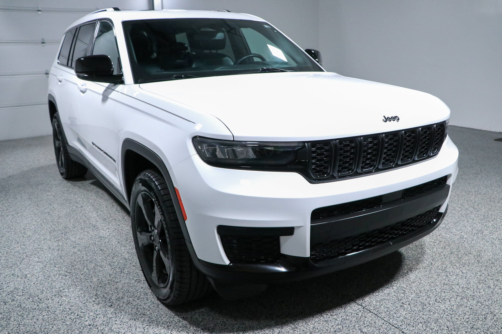Used 2023 Jeep Grand Cherokee L Laredo AWD/4WD image 5