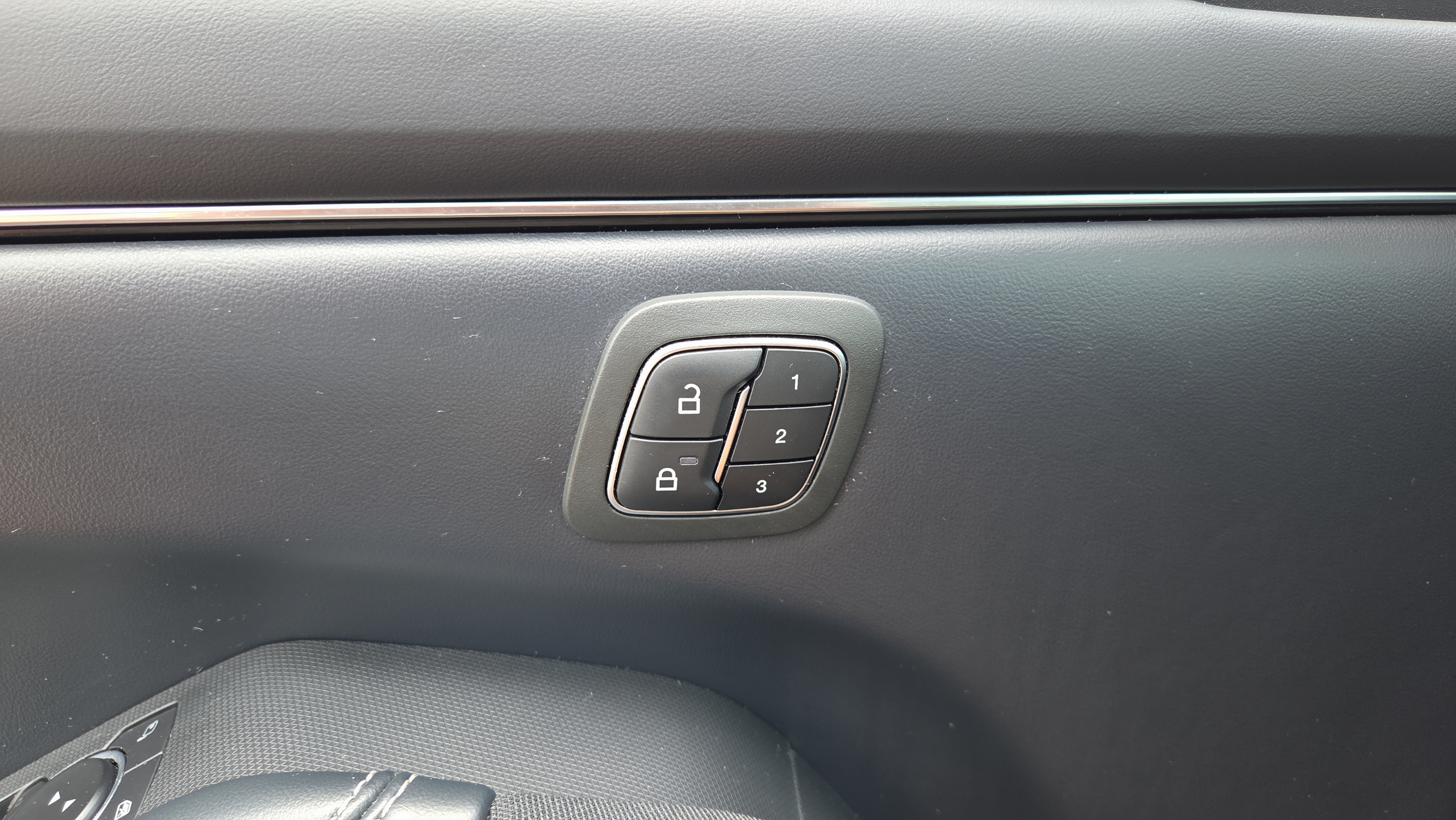 Used 2021 Ford Mustang Mach-E Select w/ Comfort/Technology Package AWD/4WD image 19