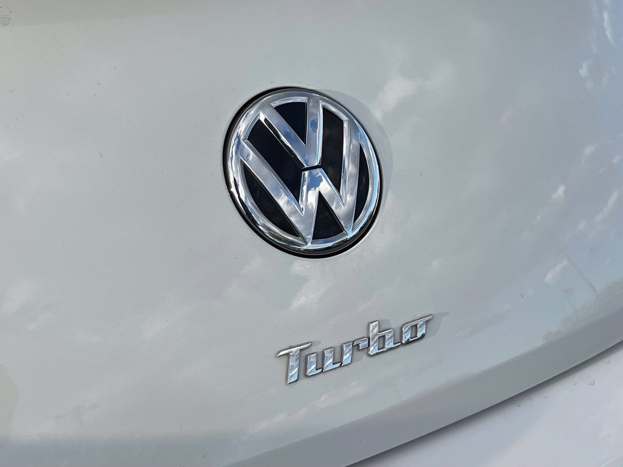 Used 2018 Volkswagen Beetle 2.0T S FWD image 29