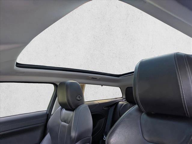 Used 2017 Land Rover Range Rover Evoque SE Premium image 15