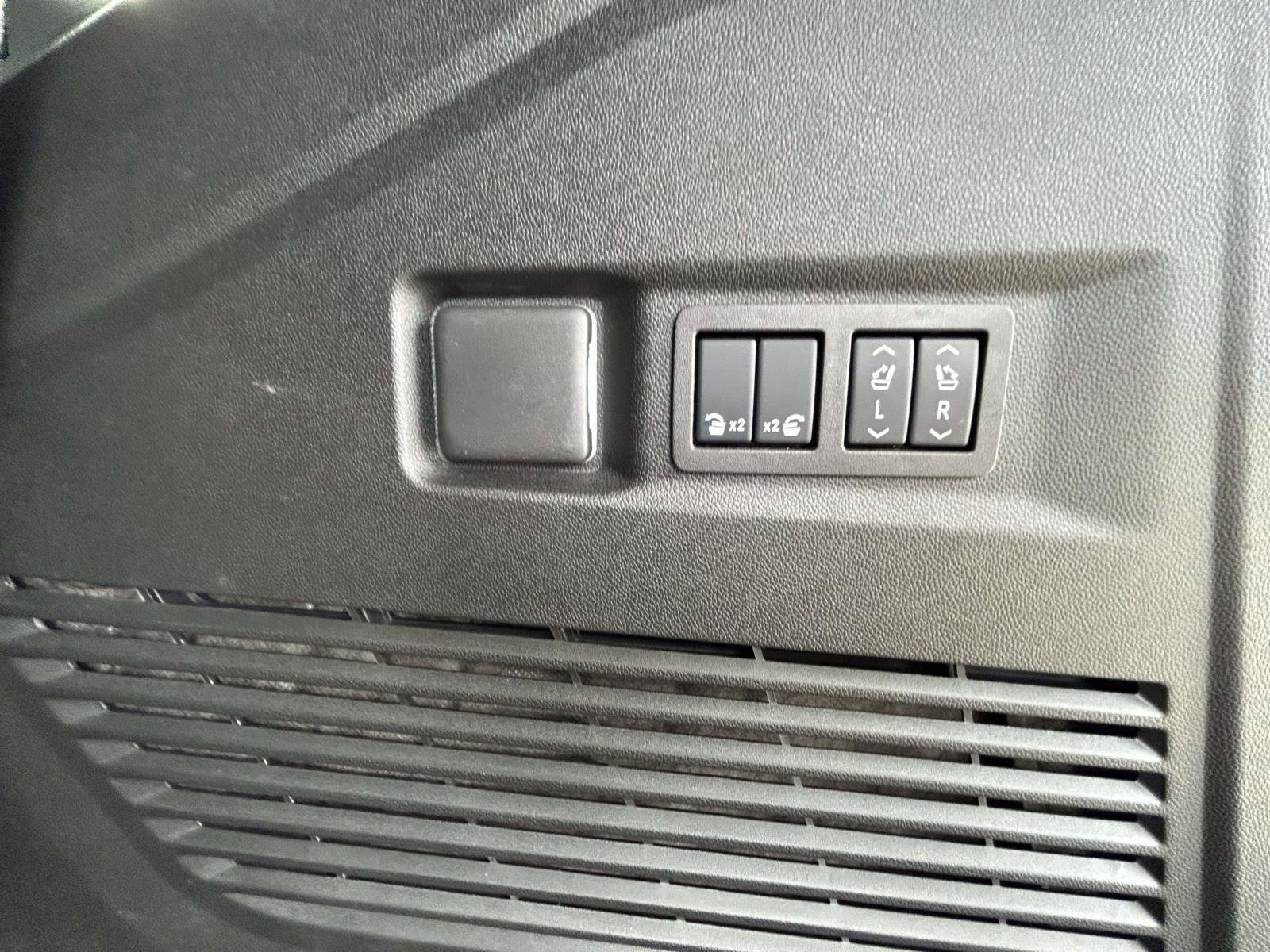 Used 2025 Chevrolet Tahoe Z71 w/ Comfort Package image 17