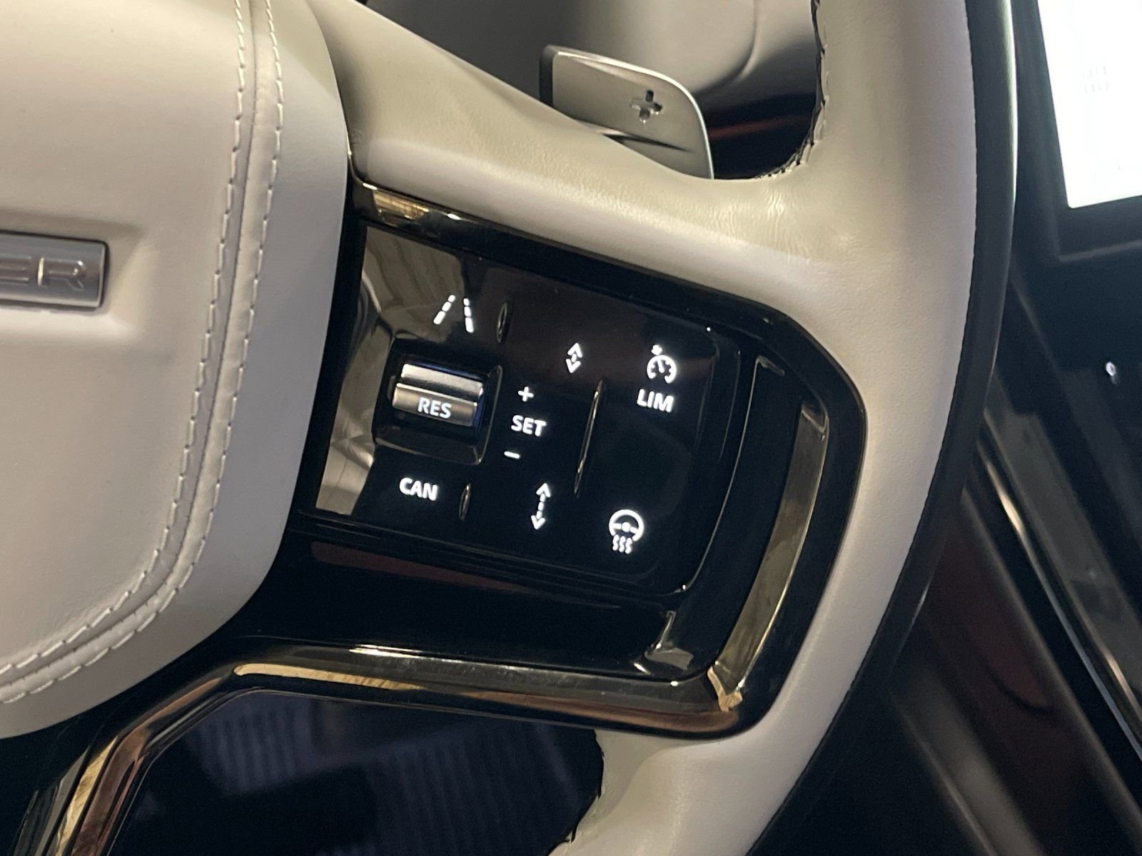 Used 2023 Land Rover Range Rover Sport SE Dynamic image 29