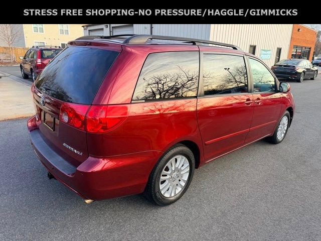 Used 2010 Toyota Sienna XLE image 3