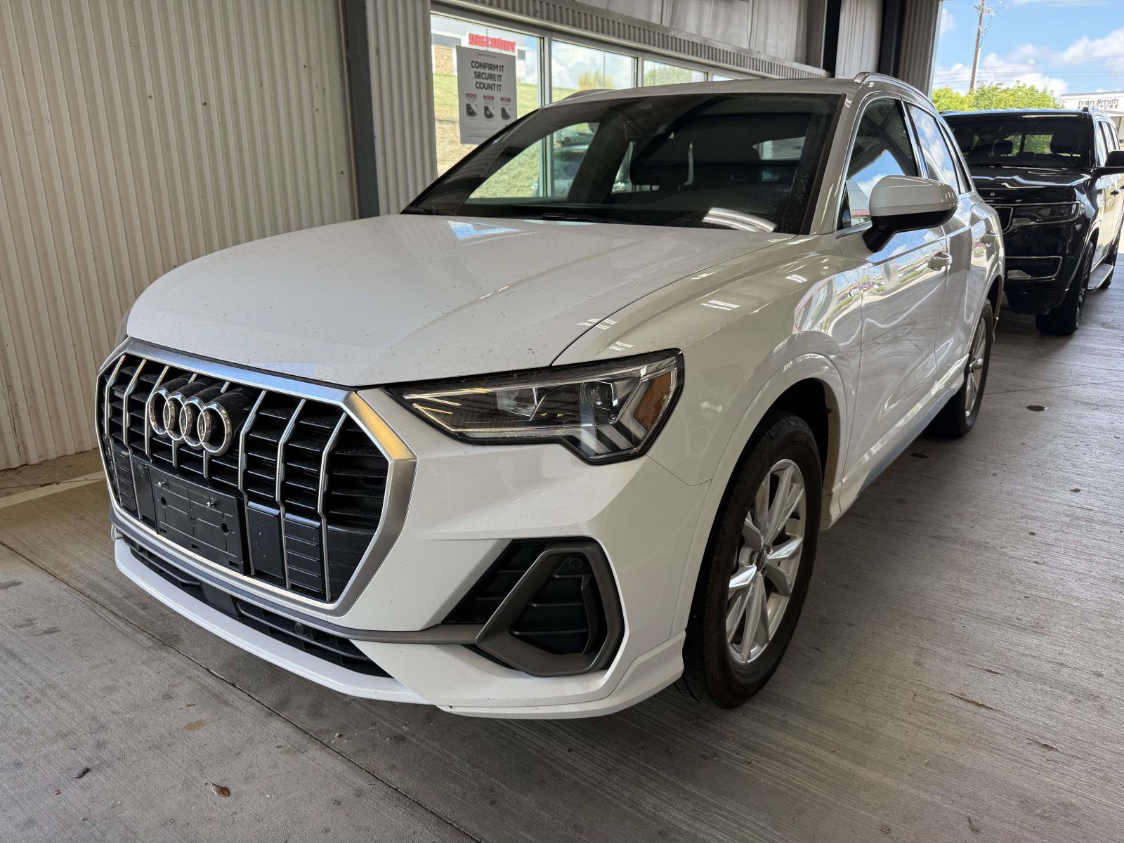 Used 2025 Audi Q3 2.0T Premium AWD/4WD image 2