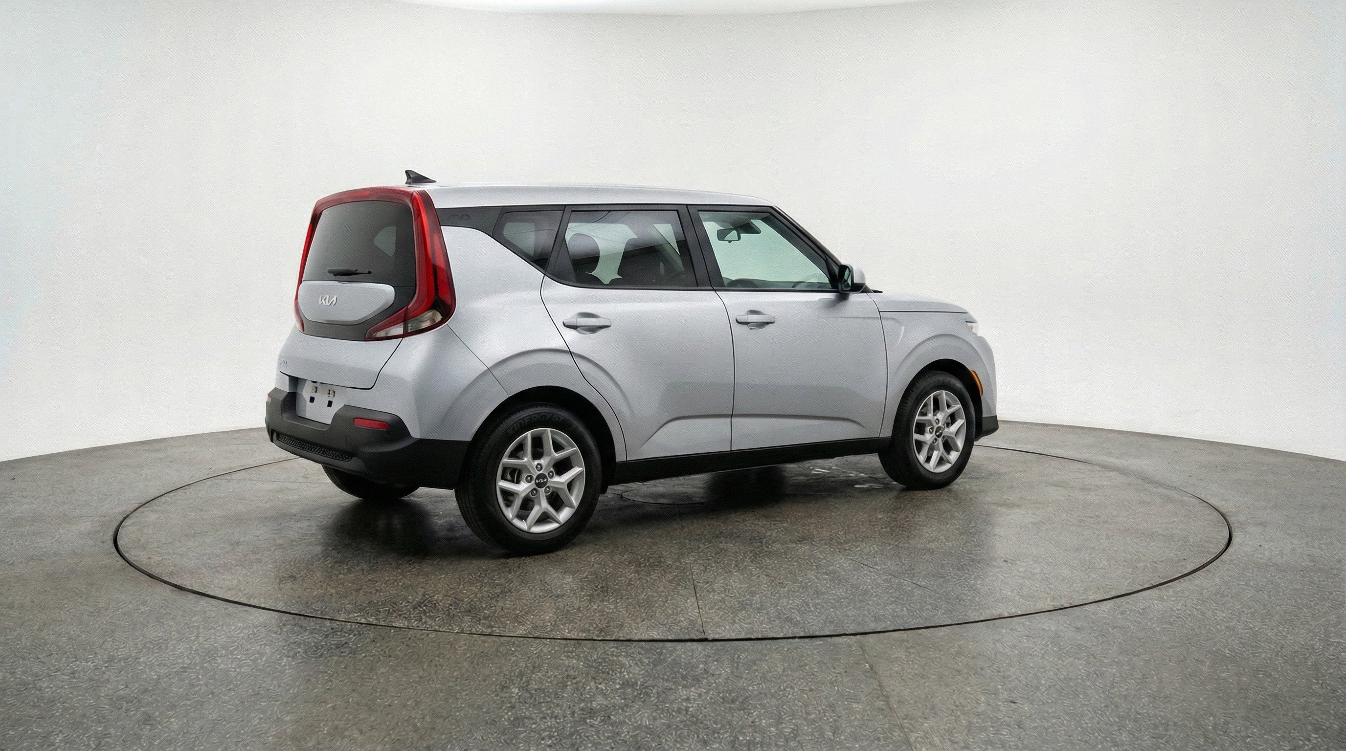 Used 2025 Kia Soul LX w/ LX Technology Package FWD image 9