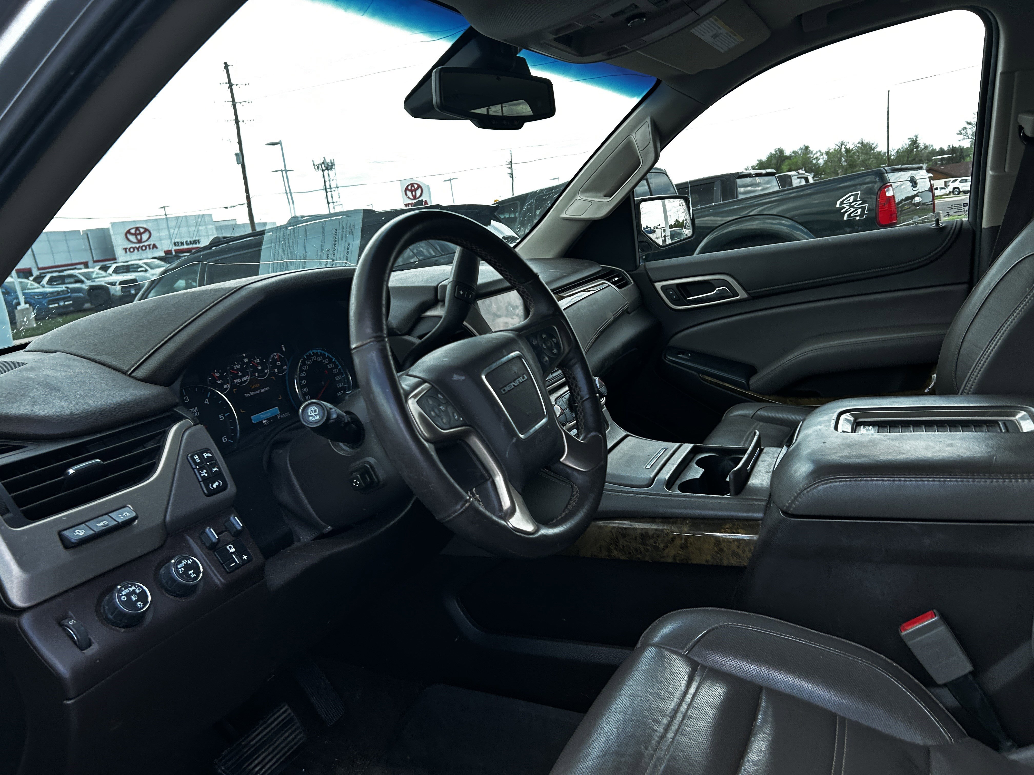 Used 2017 GMC Yukon Denali w/ Open Road Package AWD/4WD image 9