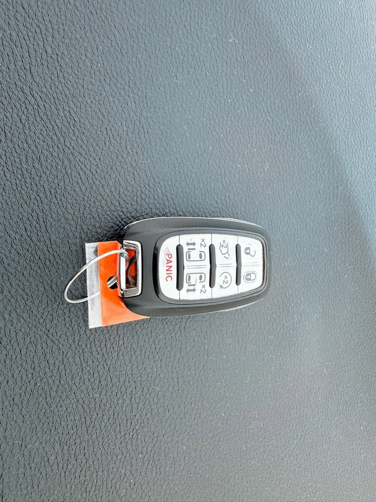 Used 2023 Chrysler Pacifica Touring-L image 50