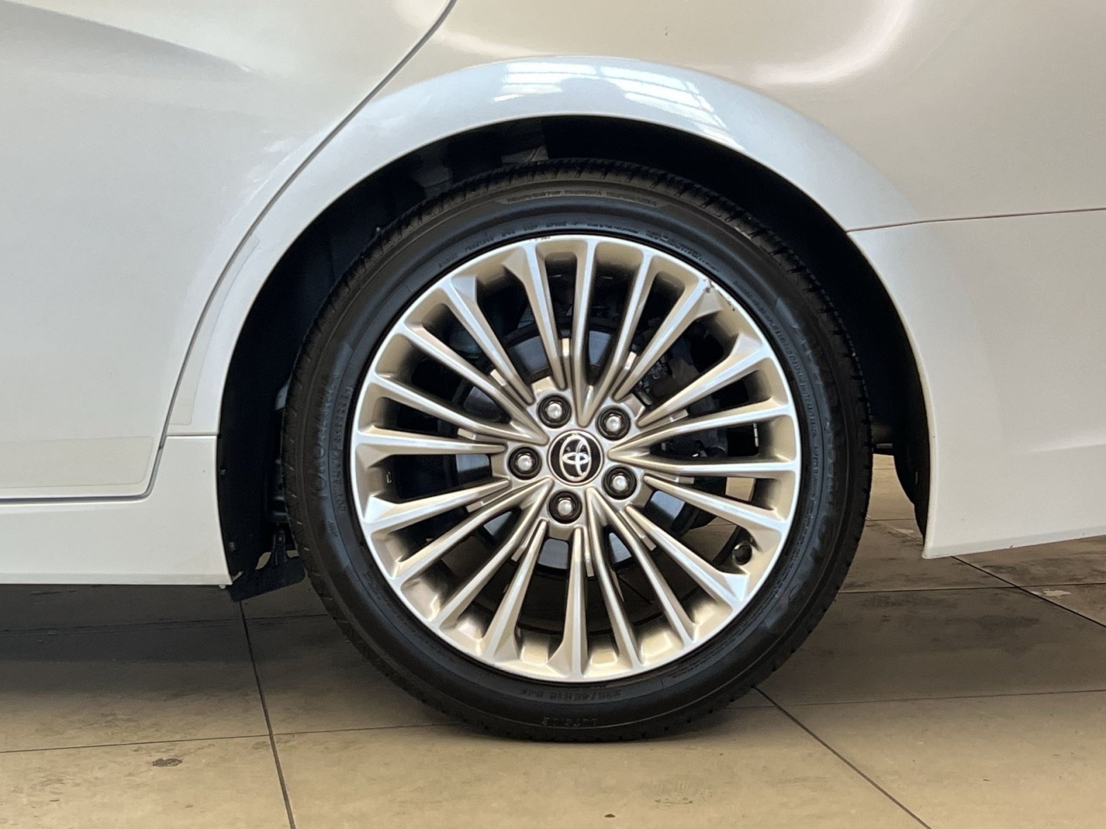 Used 2020 Toyota Avalon Limited w/ Advanced Safety Package FWD image 11