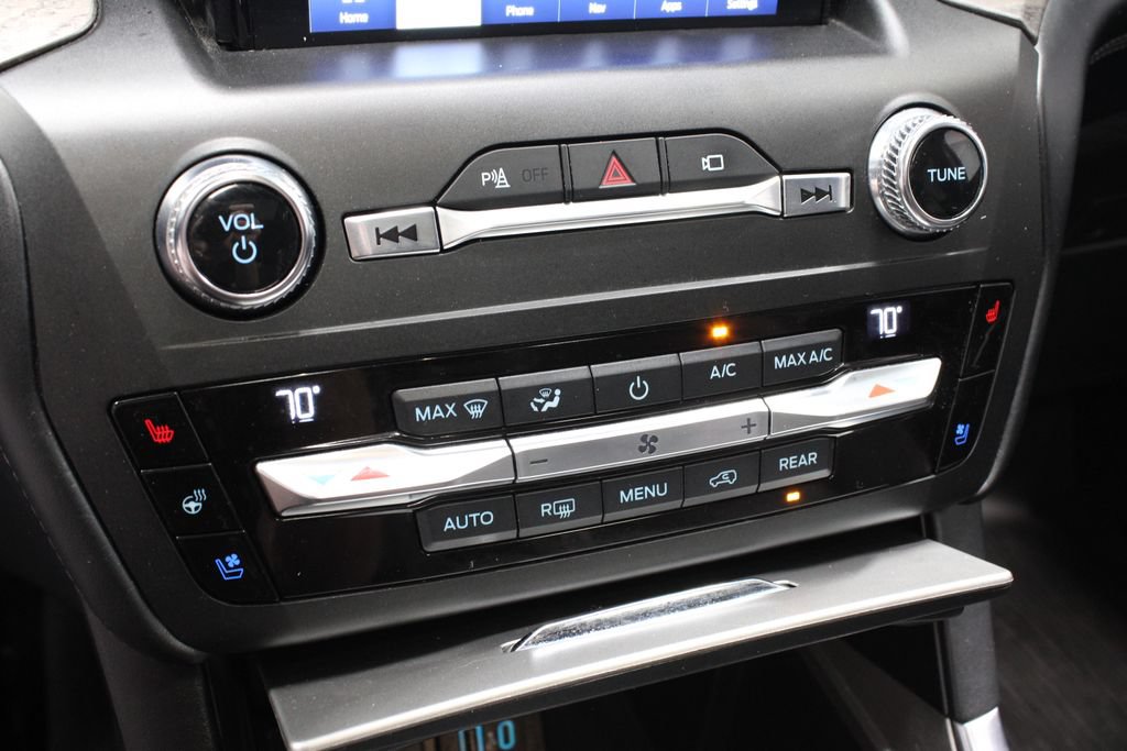 Used 2020 Ford Explorer Platinum w/ Premium Technology Package AWD/4WD image 35
