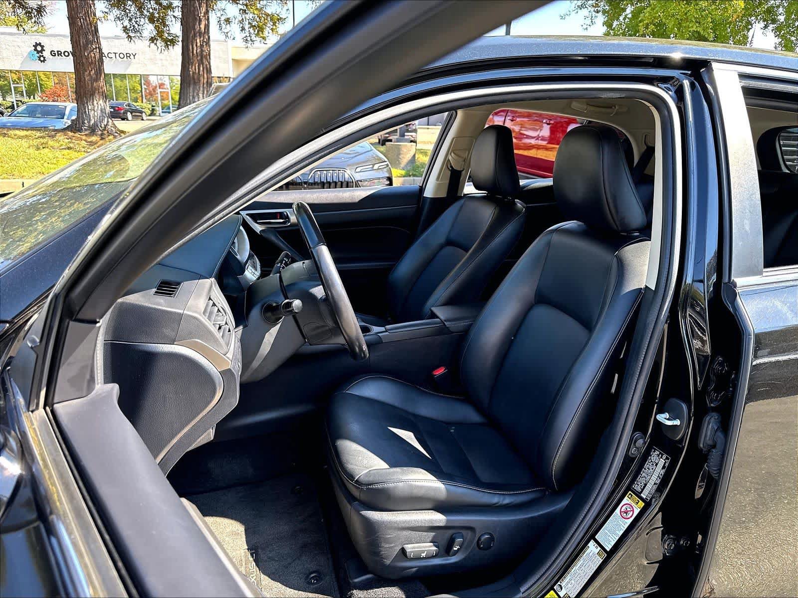 Used 2016 Lexus CT 200h w/ Accessory Package 2 FWD image 27