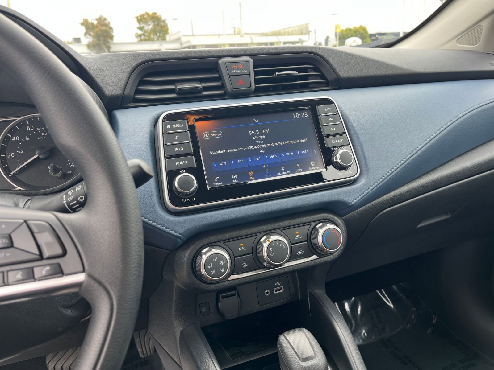 Used 2025 Nissan Versa SV FWD image 17