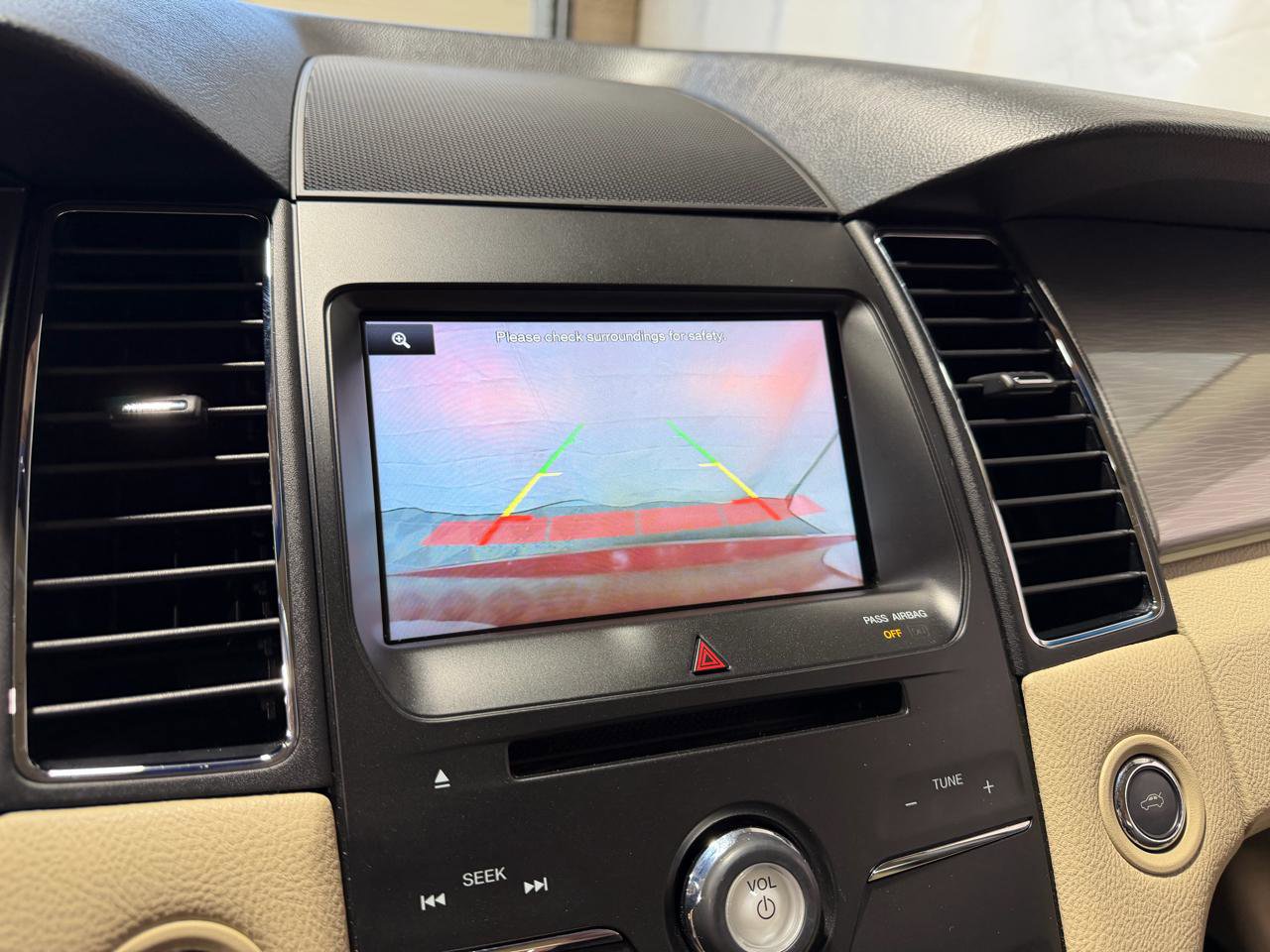 Used 2015 Ford Taurus SEL w/ Equipment Group 201A AWD/4WD image 30