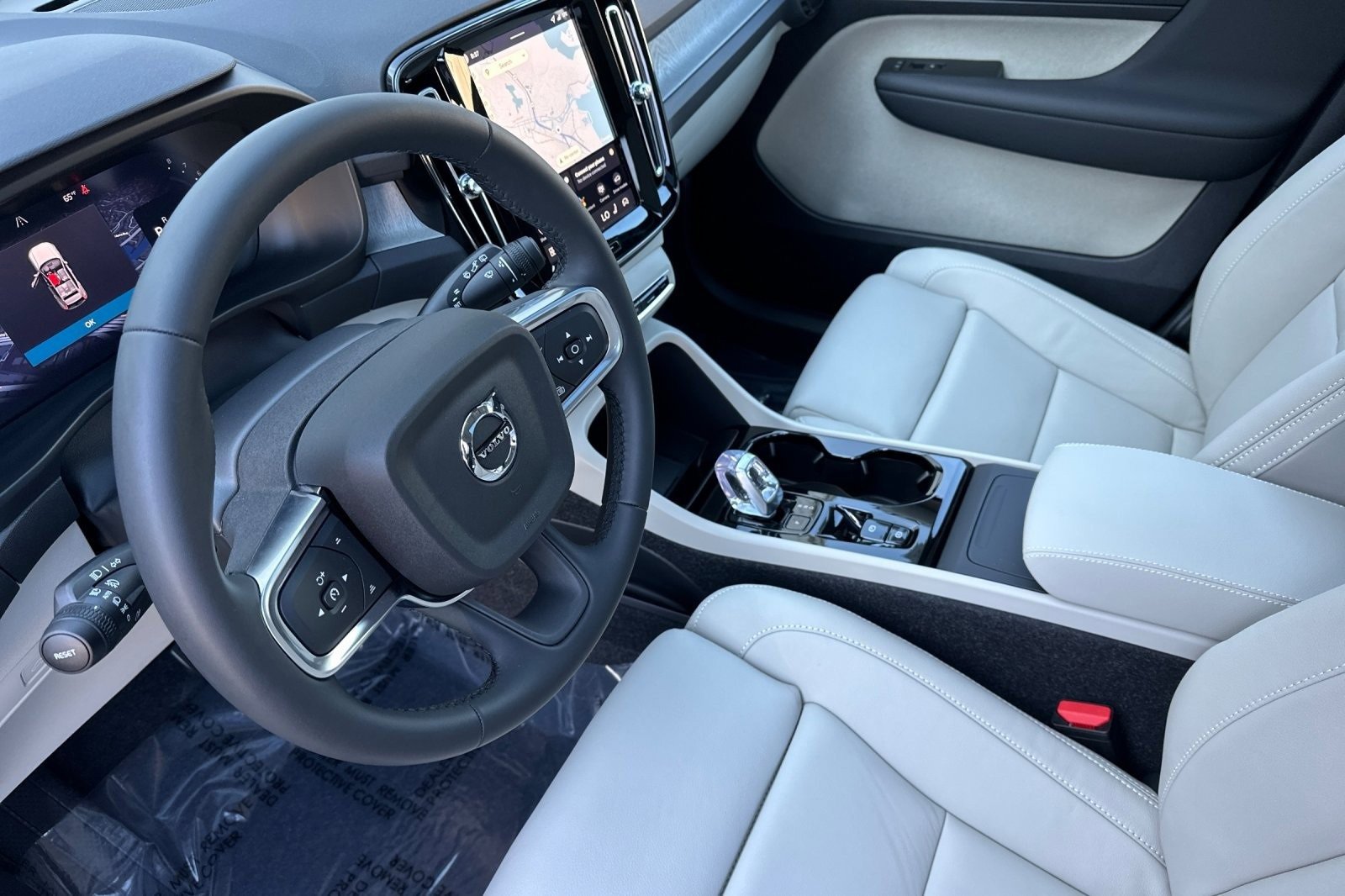 New 2026 Volvo XC40 B5 Plus w/ Protection Package Premier image 13