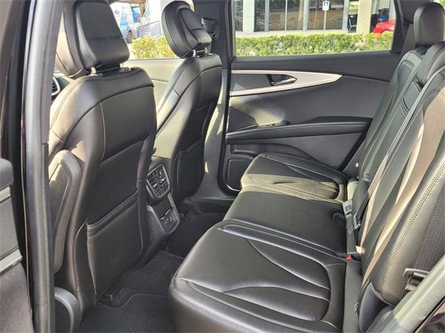 Used 2020 Lincoln Nautilus FWD image 4