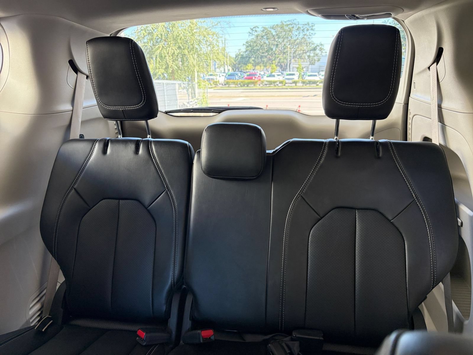 Used 2024 Chrysler Pacifica Touring-L FWD image 29