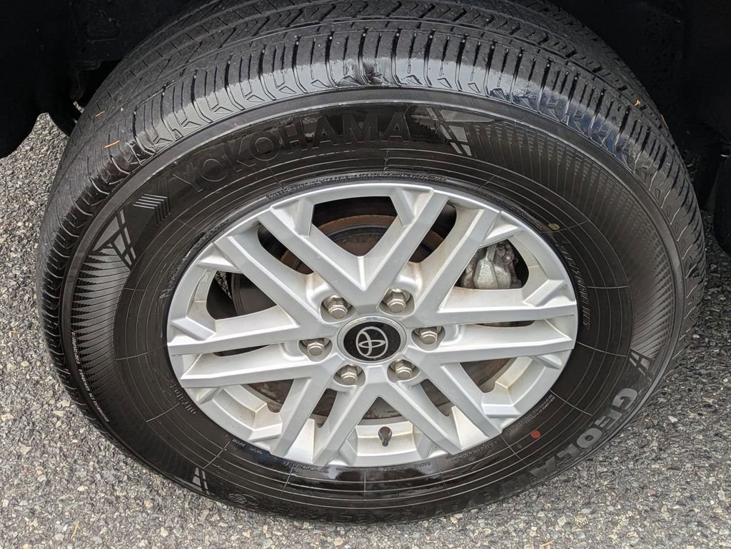 Used 2022 Toyota Tundra SR5 w/ SR5 Convenience Package image 27