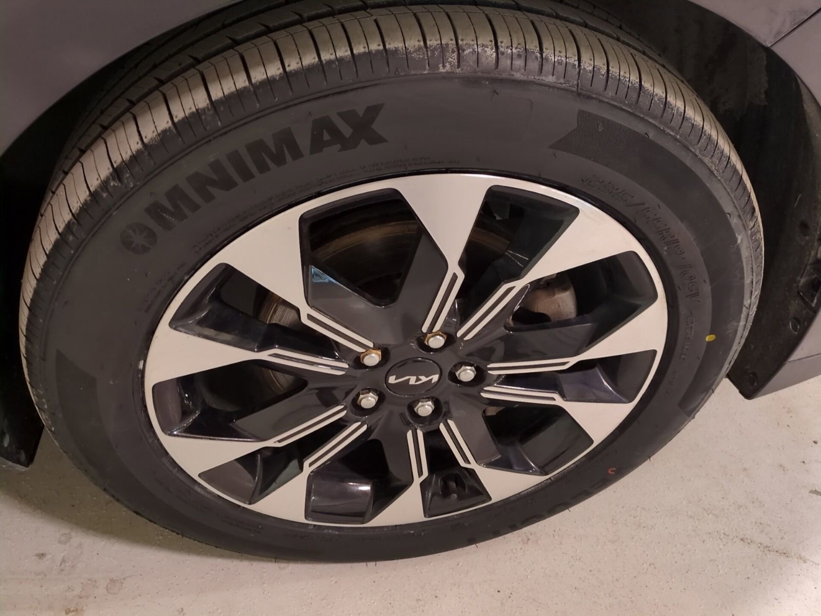 Certified 2023 Kia Carnival EX image 2