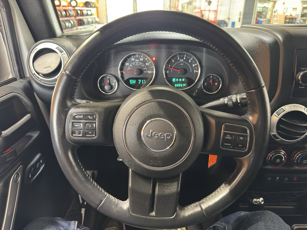 Used 2018 Jeep Wrangler Unlimited Rubicon w/ Cold Weather Group AWD/4WD image 19