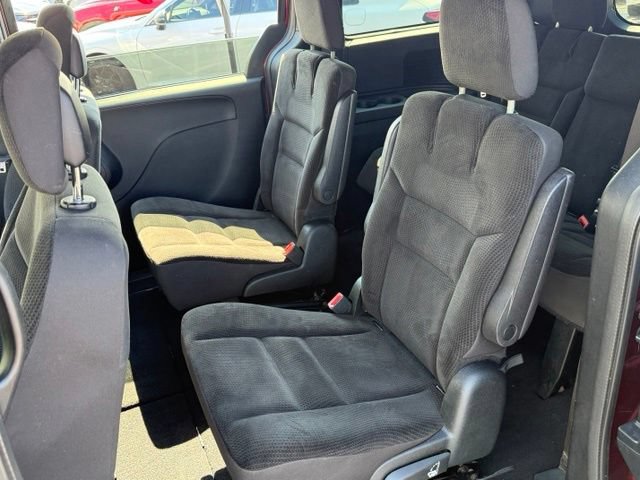 Used 2017 Dodge Grand Caravan SE FWD image 35