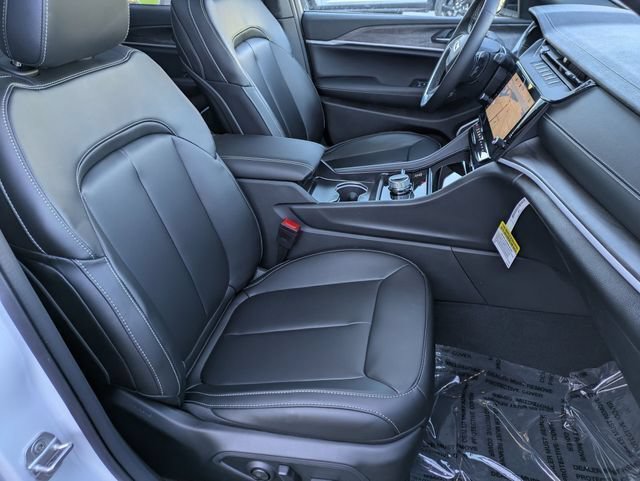 New 2026 Jeep Grand Cherokee Limited w/ Limited Altitude Package AWD/4WD image 33