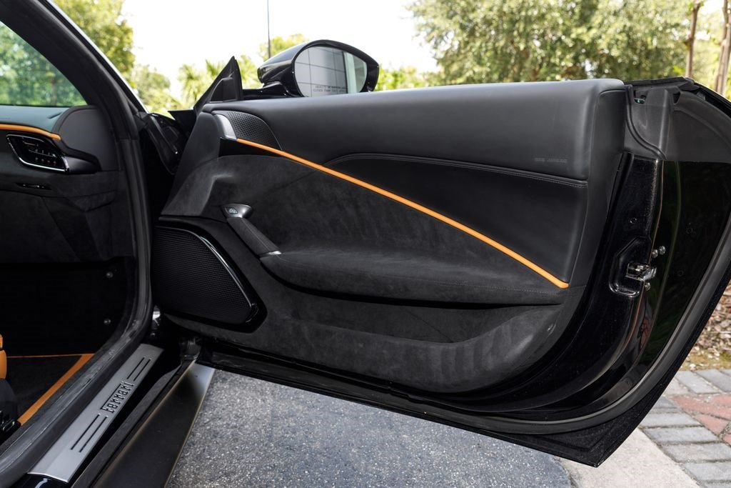 Used 2022 Ferrari Roma RWD image 15