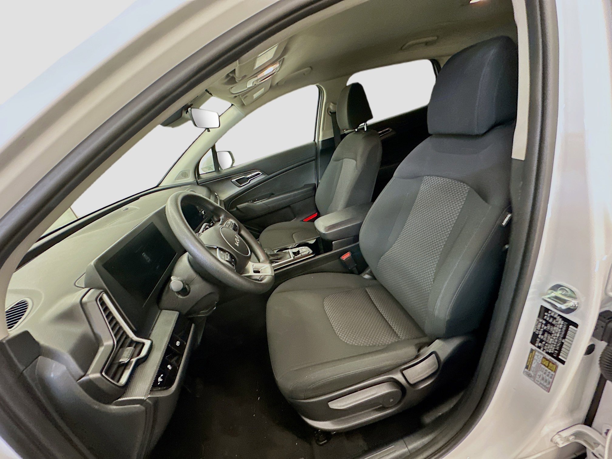 Used 2025 Kia Sportage LX image 13