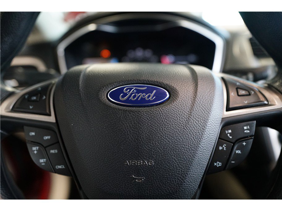 Used 2017 Ford Fusion SE w/ Fusion SE Technology Package FWD image 18