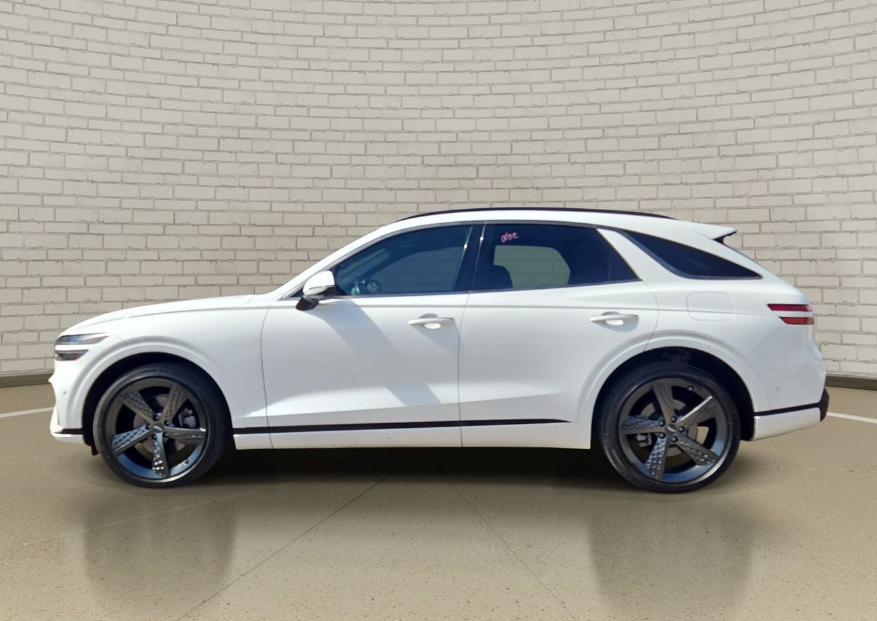 Used 2022 Genesis GV70 2.5T w/ Sport Prestige Package AWD/4WD image 8