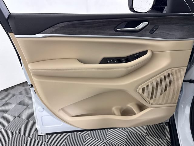 Used 2023 Jeep Grand Cherokee L Limited AWD/4WD image 29