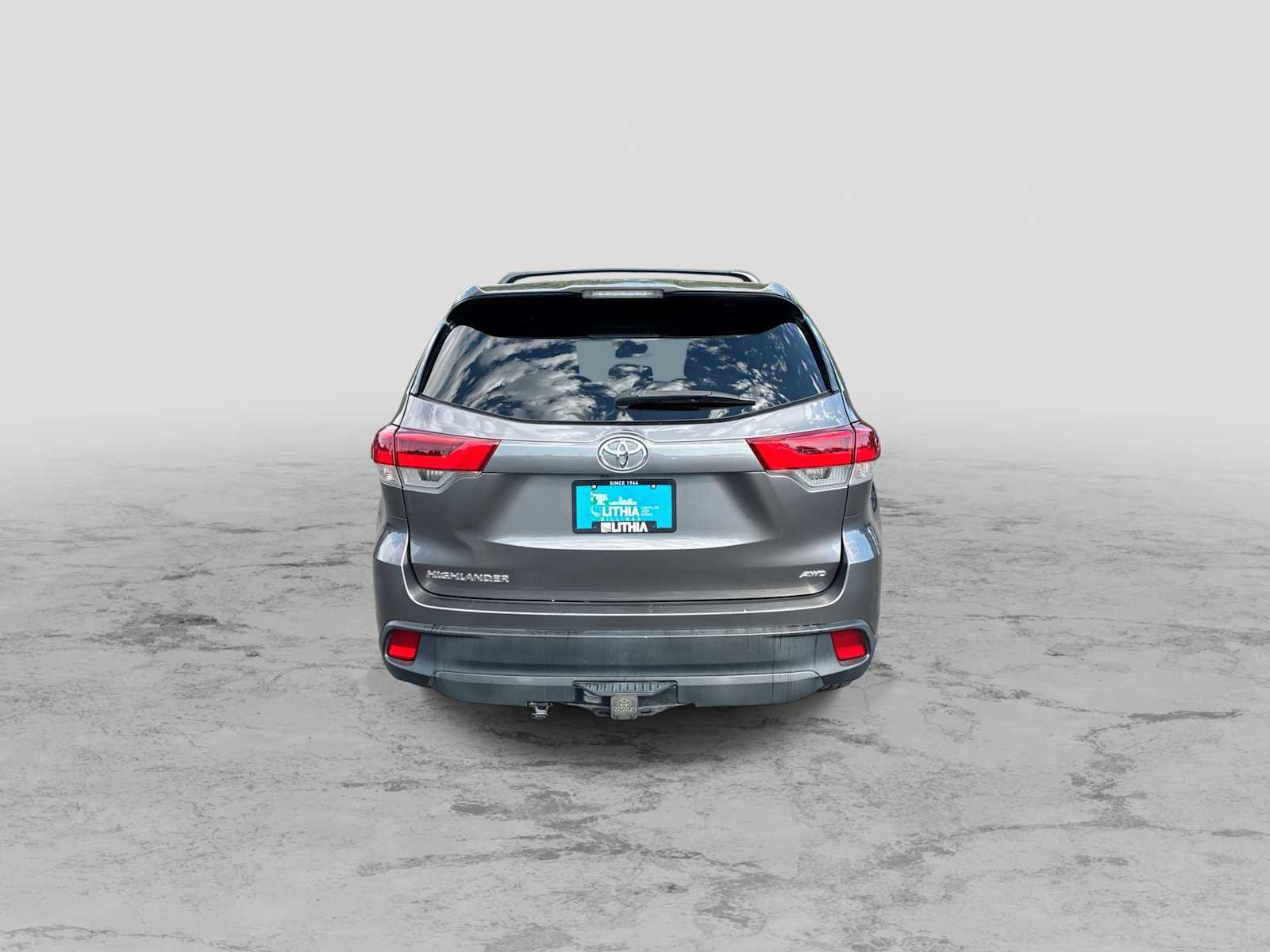 Used 2019 Toyota Highlander LE AWD/4WD image 7