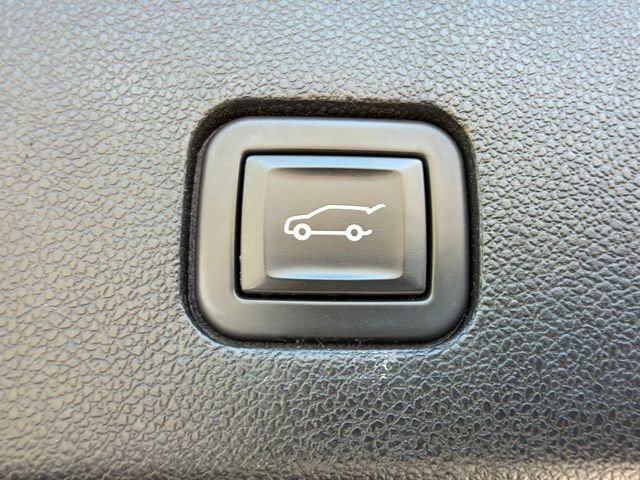 Used 2023 Cadillac XT6 Premium Luxury w/ Technology Package FWD image 10