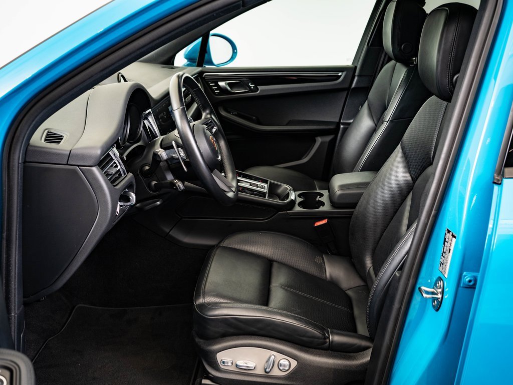 Certified 2023 Porsche Macan image 5