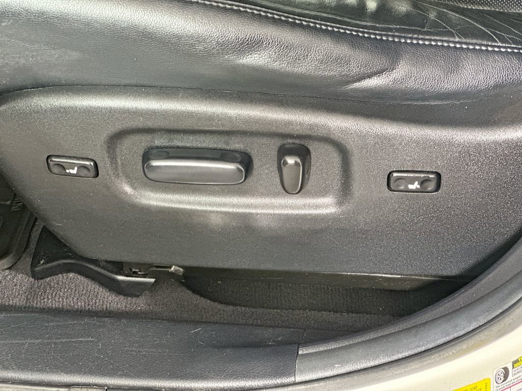 Used 2013 Toyota Highlander Limited image 23