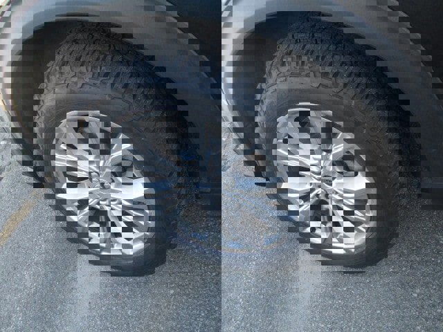 Used 2020 Ford Explorer XLT w/ Equipment Group 202A image 10