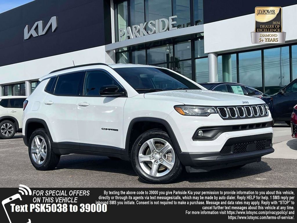 Used 2024 Jeep Compass Latitude AWD/4WD image 1