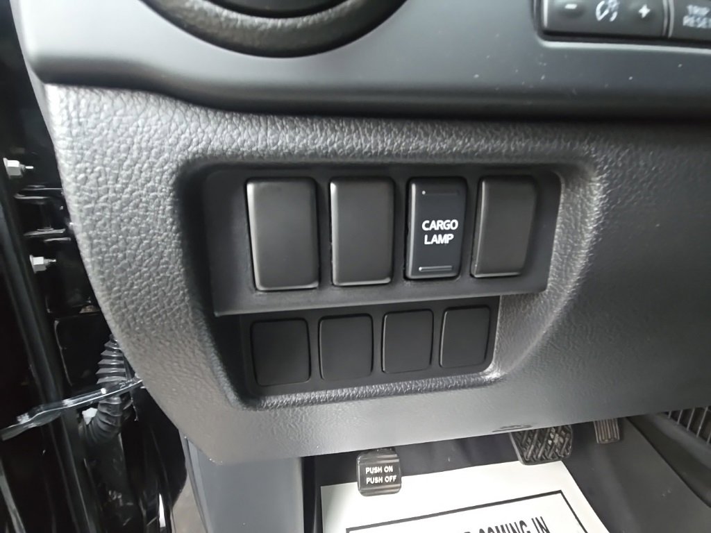 Used 2019 Nissan Titan S image 8