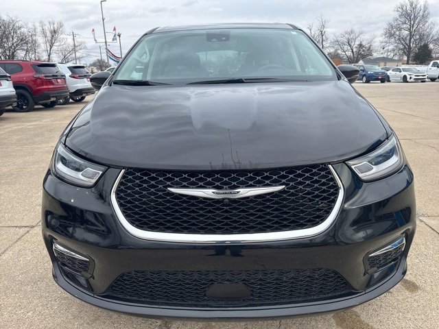 Used 2024 Chrysler Pacifica Touring-L image 8