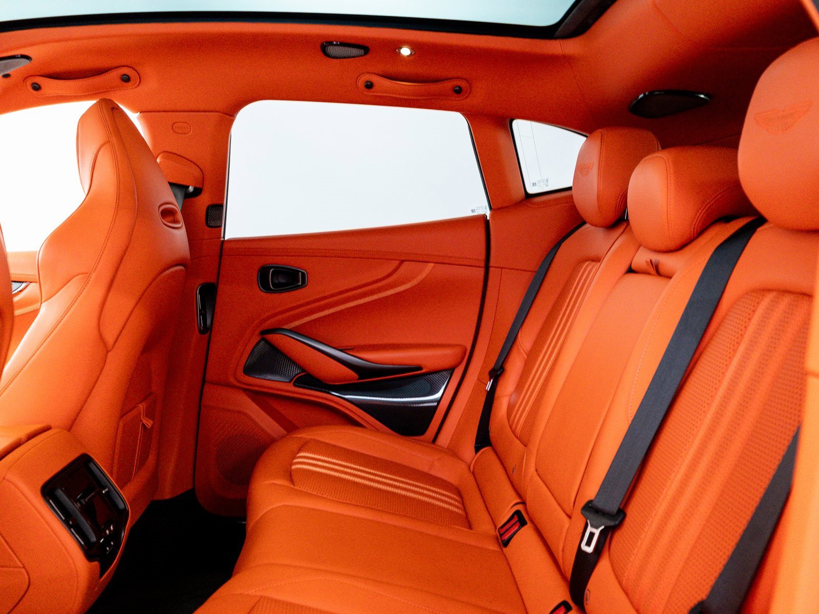 Used 2025 Aston Martin DBX 707 image 24