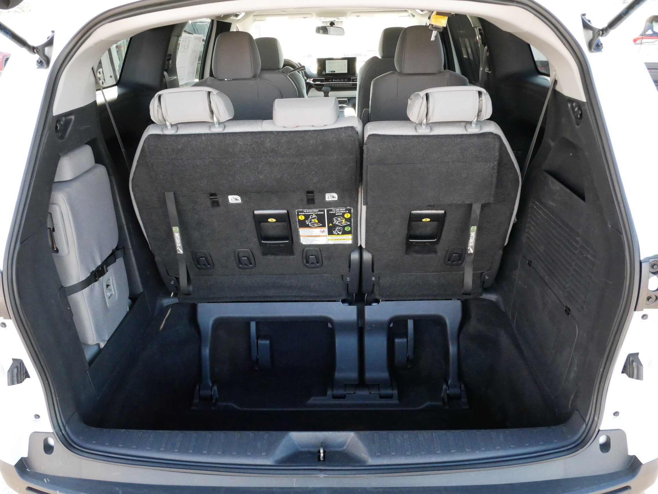 Certified 2025 Toyota Sienna LE image 18