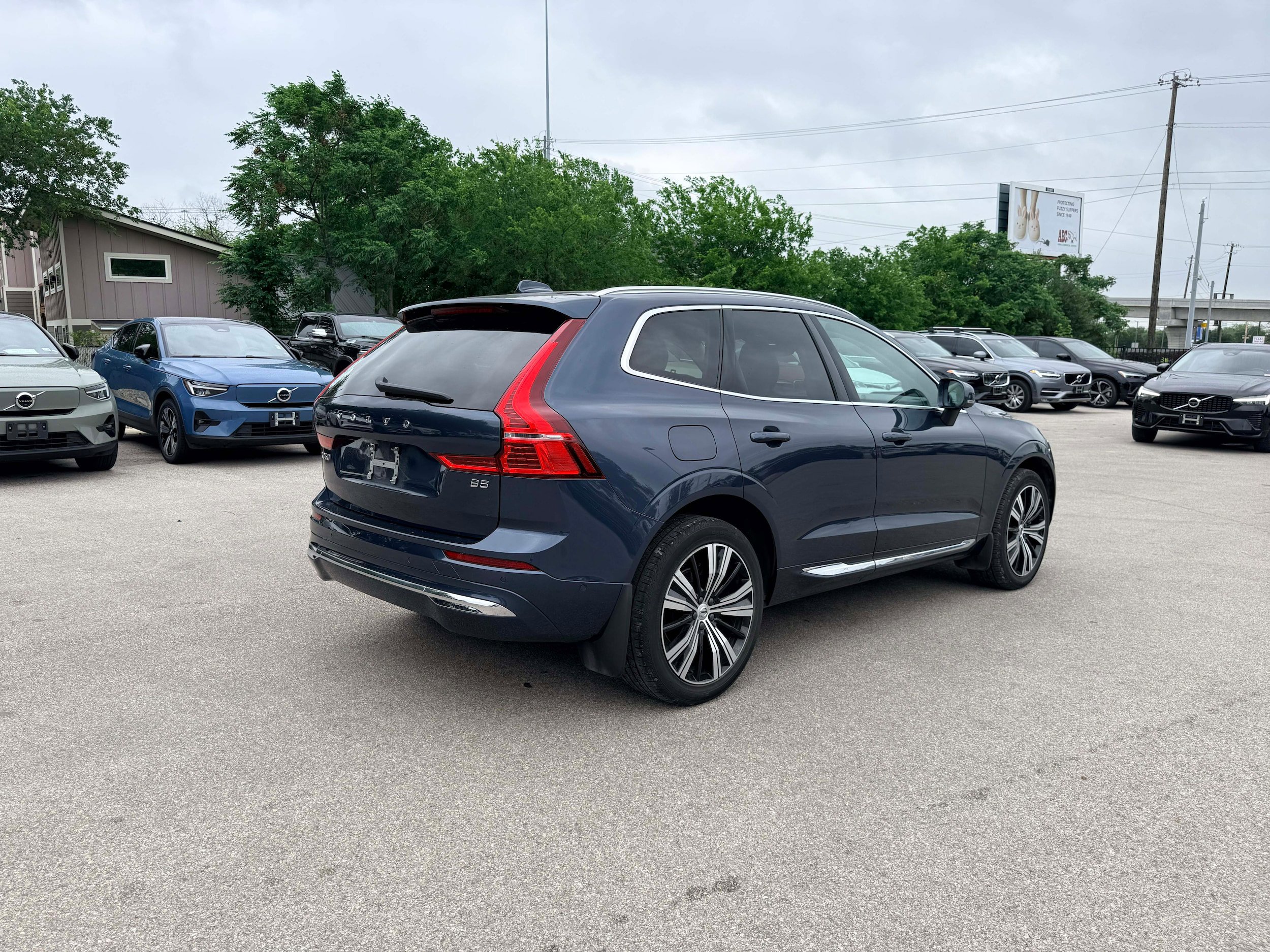 Certified 2023 Volvo XC60 B5 Plus w/ Climate Package FWD image 4