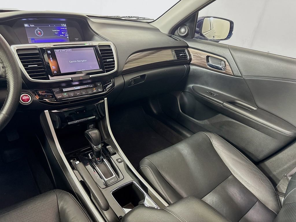 Used 2017 Honda Accord Touring image 30