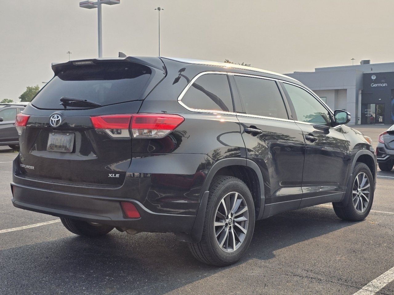 Used 2019 Toyota Highlander XLE FWD image 7