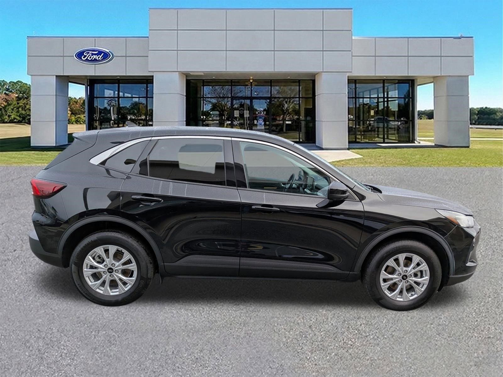 Certified 2023 Ford Escape Active w/ Tech Pack #2 image 3