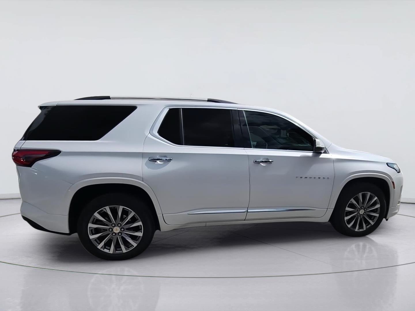 Used 2023 Chevrolet Traverse Premier AWD/4WD image 9