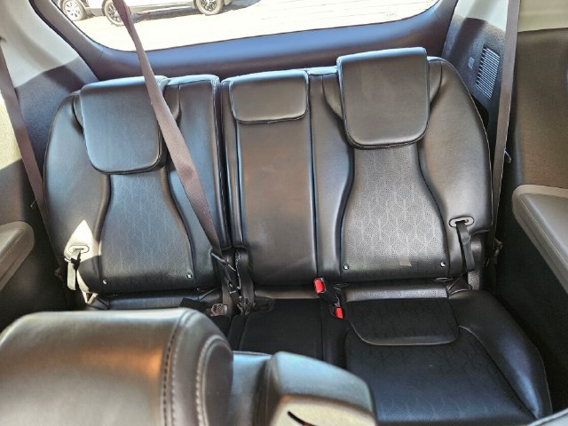Used 2025 Kia Carnival FWD image 15