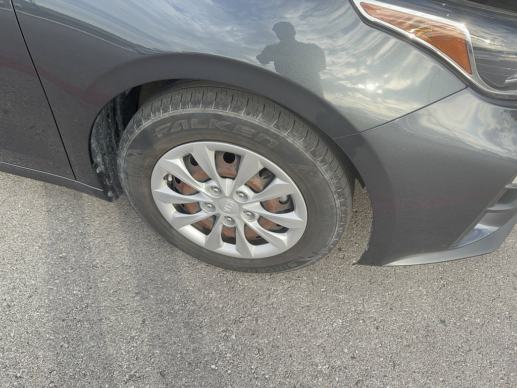 Used 2020 Kia Forte Sedan FWD image 2