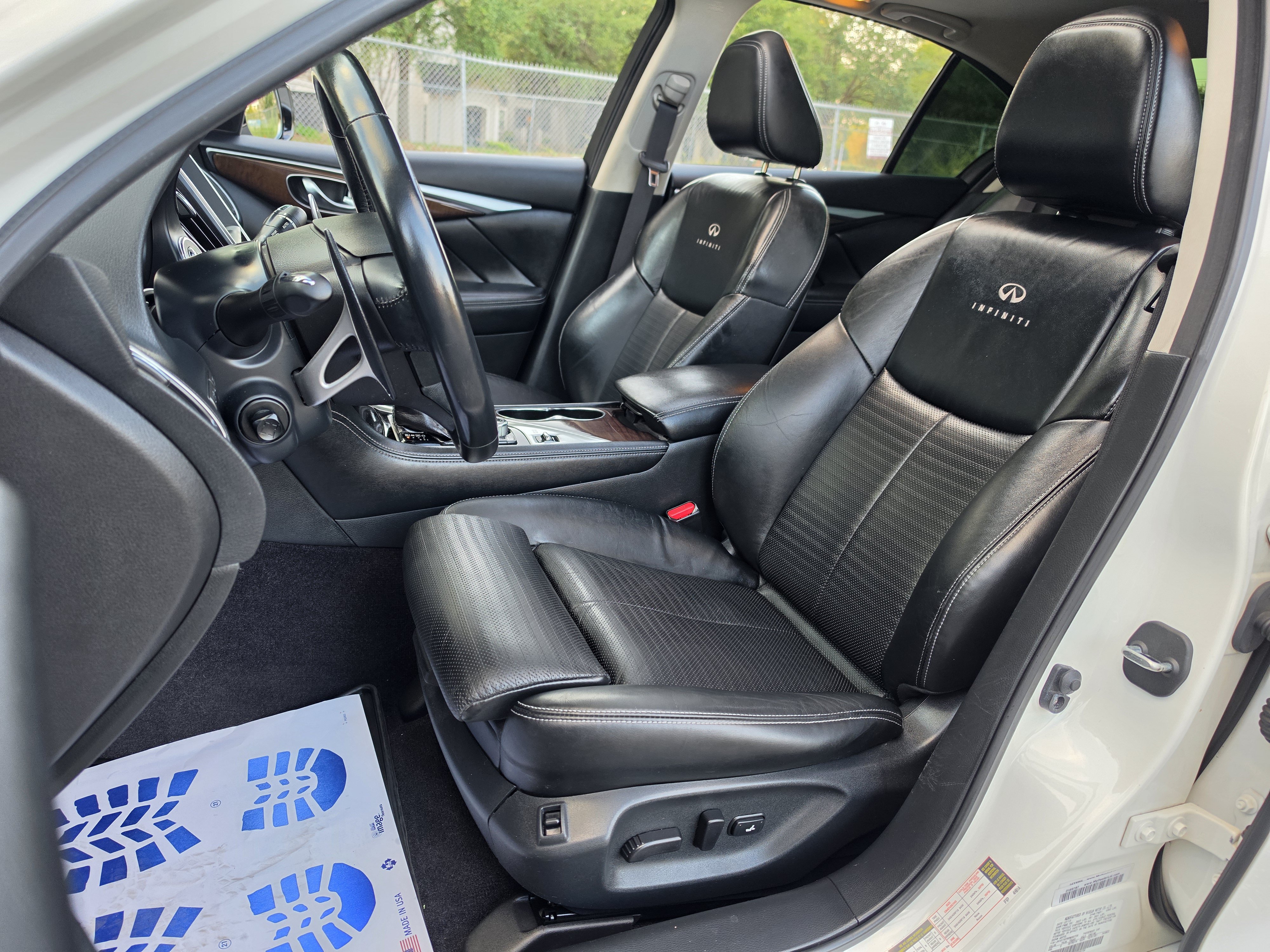 Used 2014 INFINITI Q50 Hybrid w/ Deluxe Technology Package RWD image 24