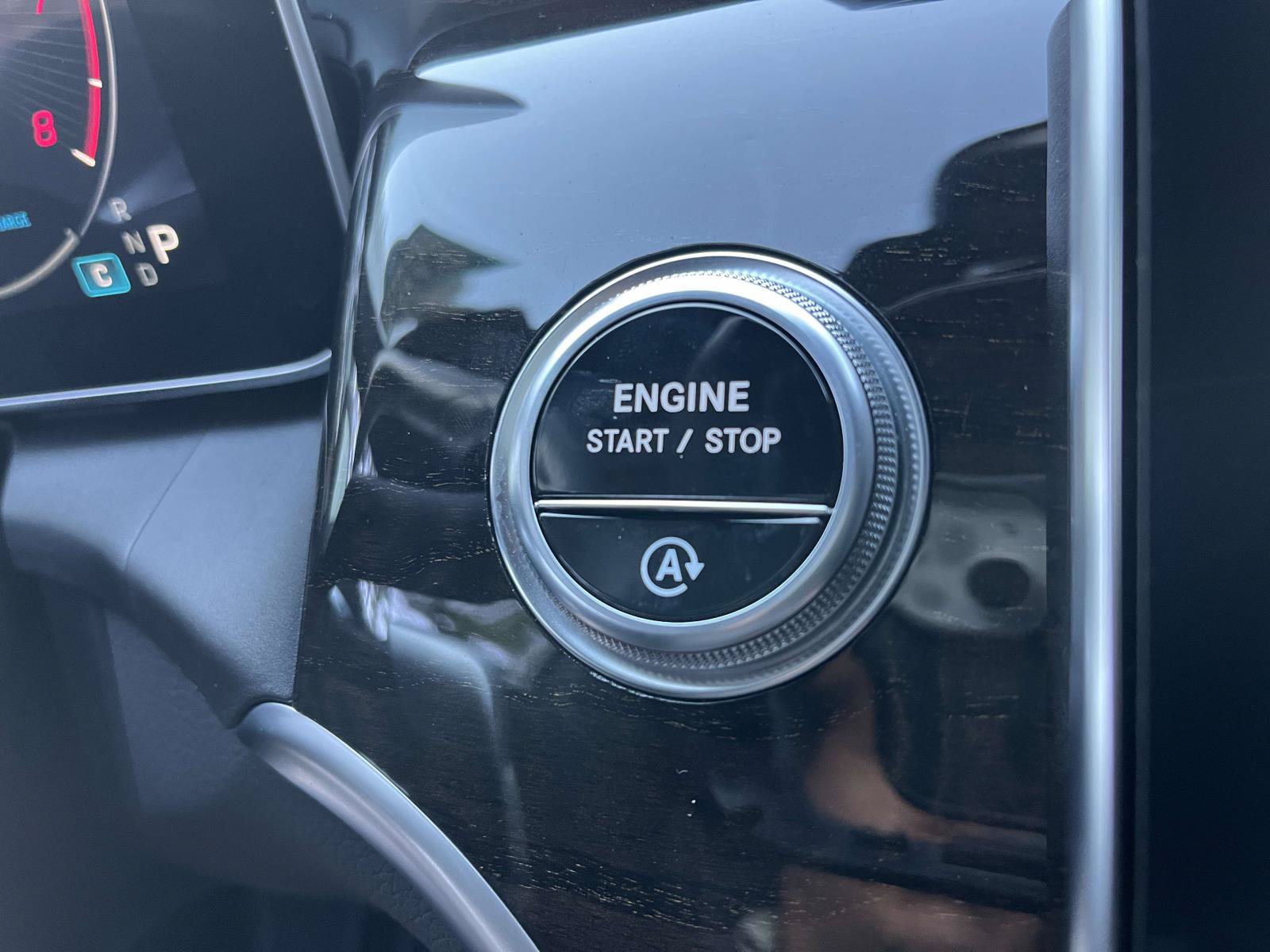 Used 2024 Mercedes-Benz GLC 300 4MATIC image 30